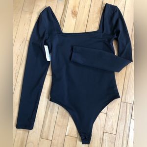 Aritzia Babaton Contour Long Sleeve Square Nexk Bodysuit in Black